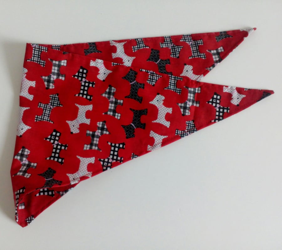 Dog Bandana, small size, 11"-15", Scottie dog, red, neckerchief style, check