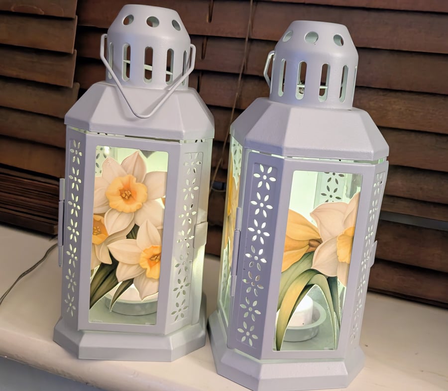 Set of two grey 22 cm metal lanterns Daffodil theme with led tea light candle 