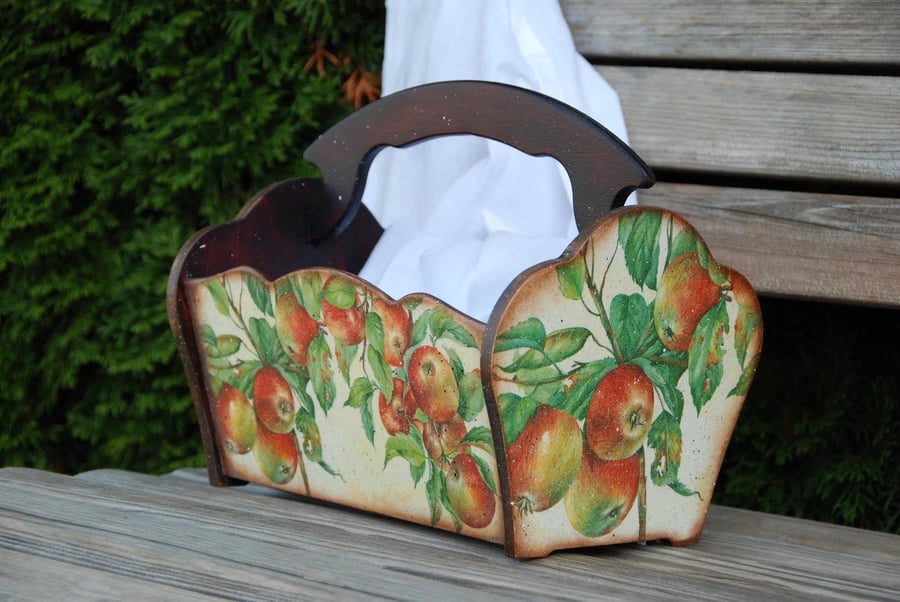 Rustic Wooden Apple Basket – Vintage Decoupage Kitchen Organiser