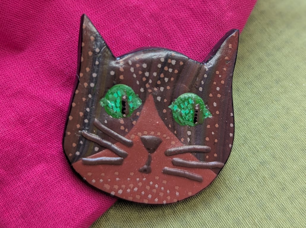Brown spotty polymer clay cat brooch 