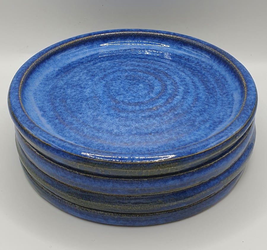 Stoneware plates 