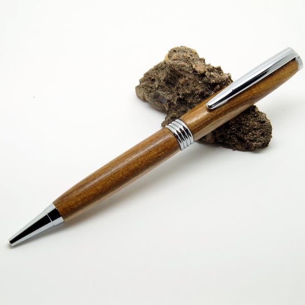 Laburnum Streamline twist pen