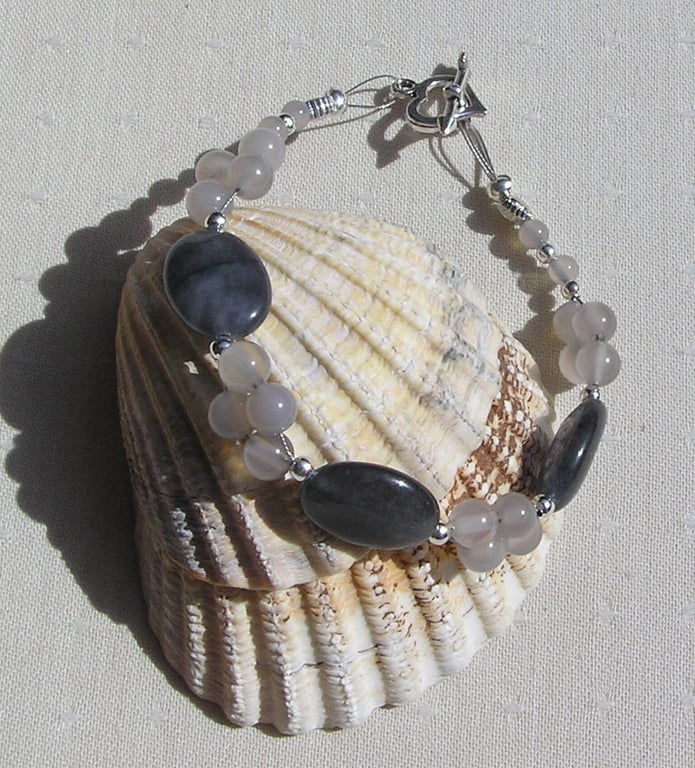 Grey Tourmaline & Grey Agate Gemstone Beaded Chakra Bracelet "Sheena"