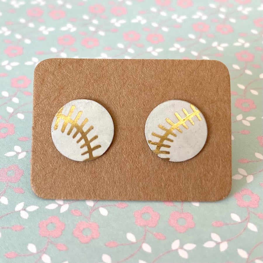 Vintage tin cream and gold stitch pattern stud earrings