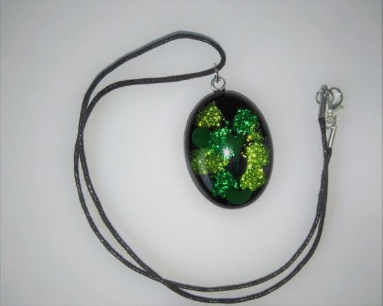 Green Sparkling Oval Pendant
