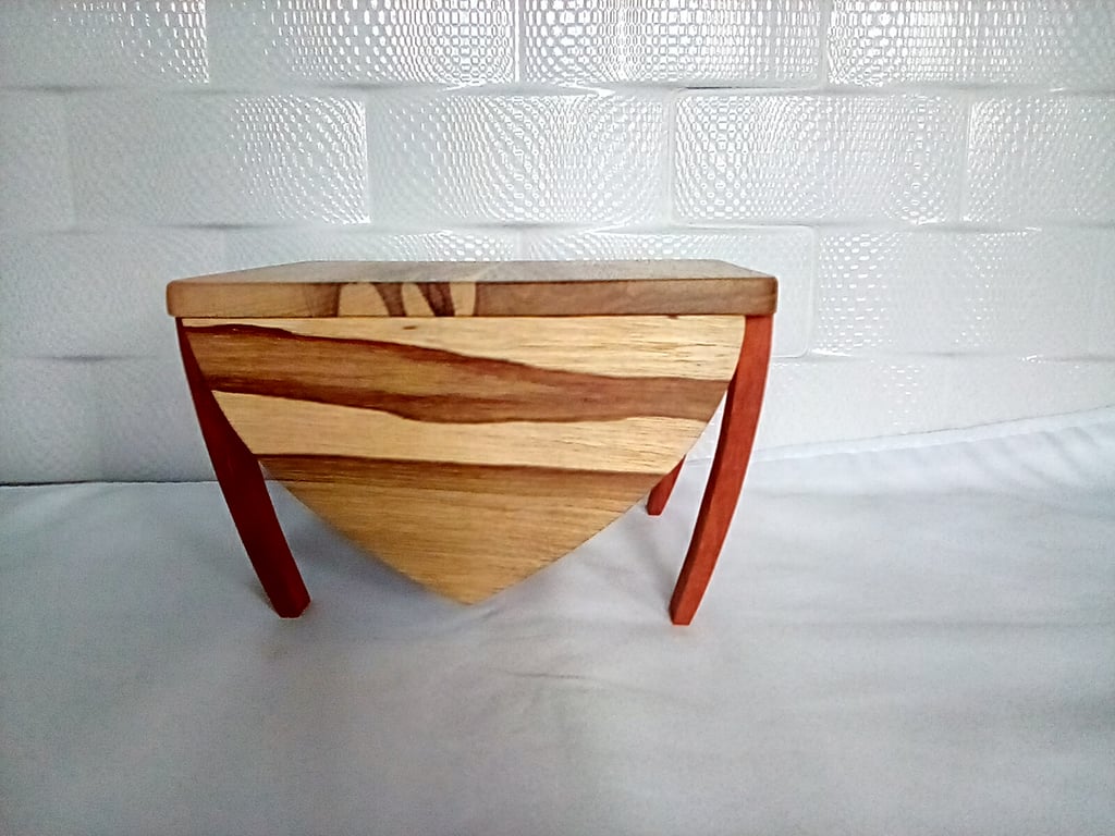 Kiaat and maple plywood box