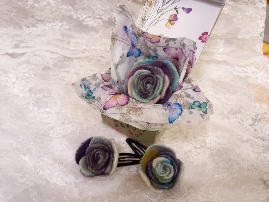 Set: Rose brooch and hair clips in presentation box - upcycled flower