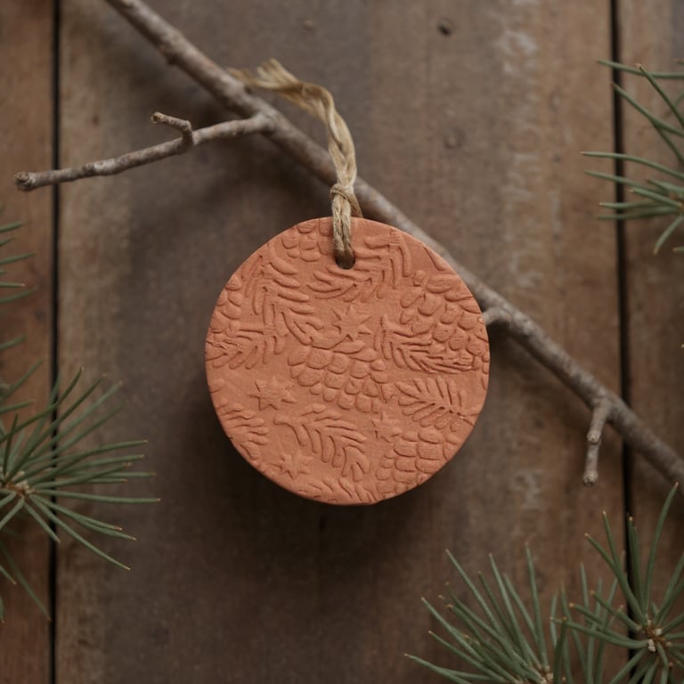Rustic Pinecone Terracotta Hanging Aromatherapy Diffuser
