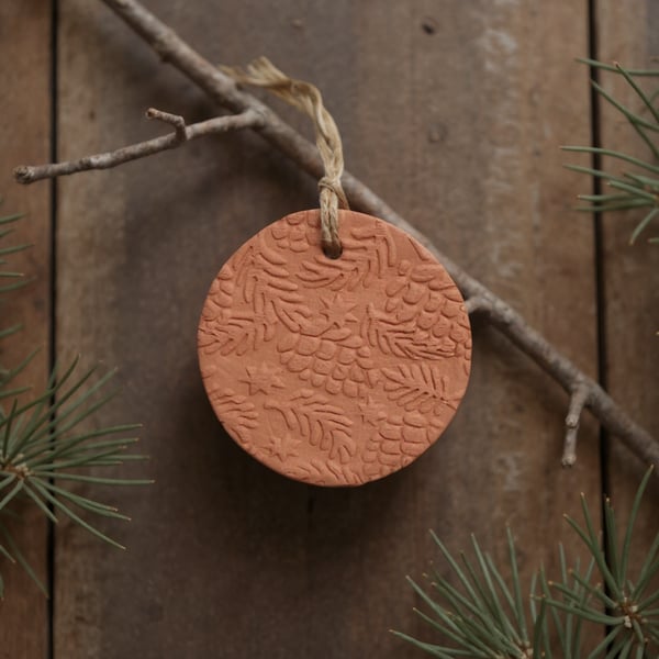 Rustic Pinecone Terracotta Hanging Aromatherapy Diffuser