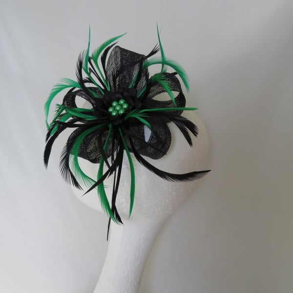 Emerald Green and Black Sinamay Loop Fascinator Mini Hat Headpiece Wedding 