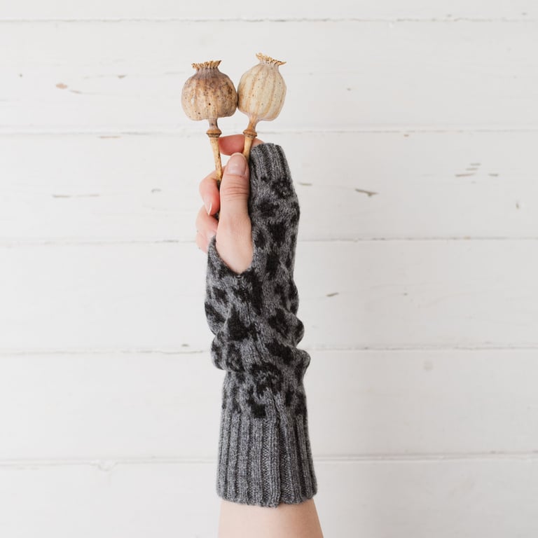 Leopard fingerless gloves - grey and charcoal