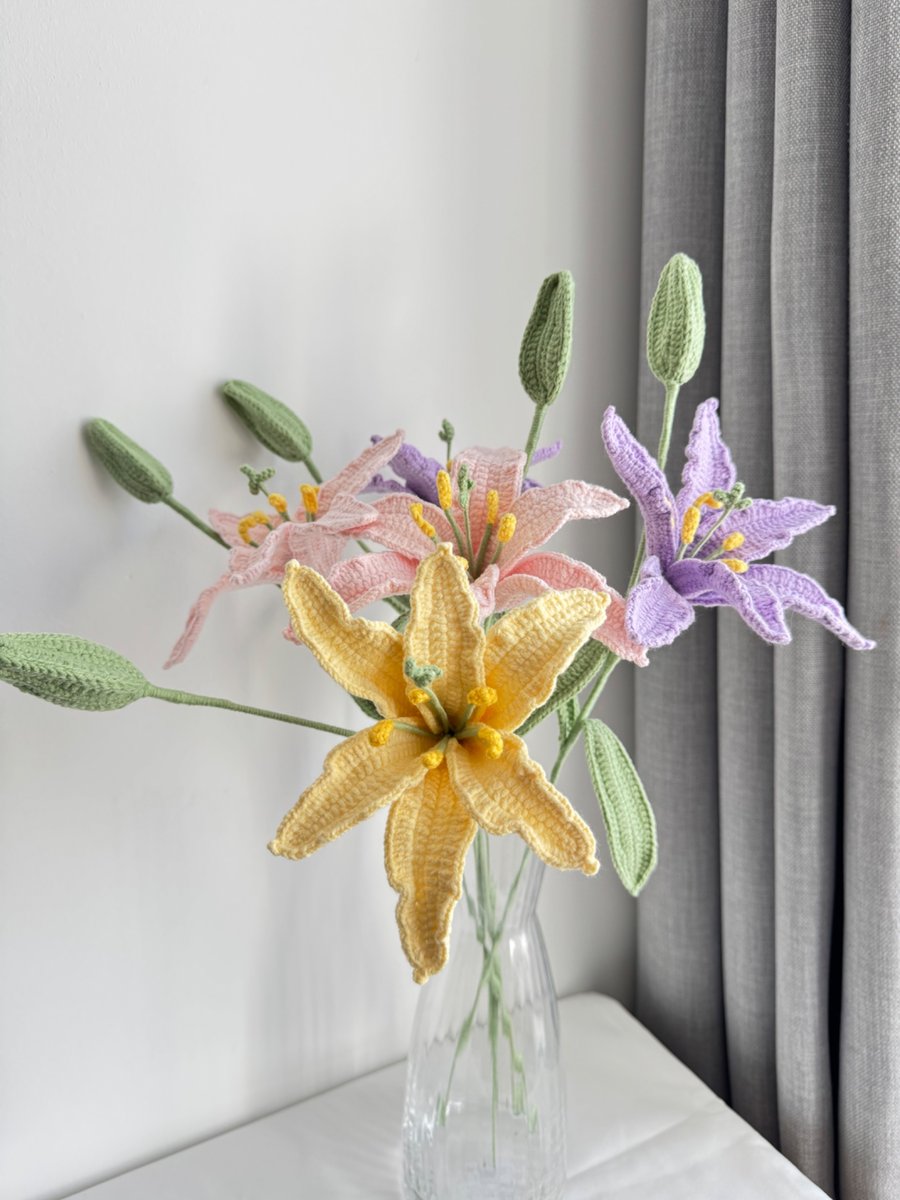 Crochet Lily With Bud, Everlasting Floral Home Decor , Gift, Colourful lily,