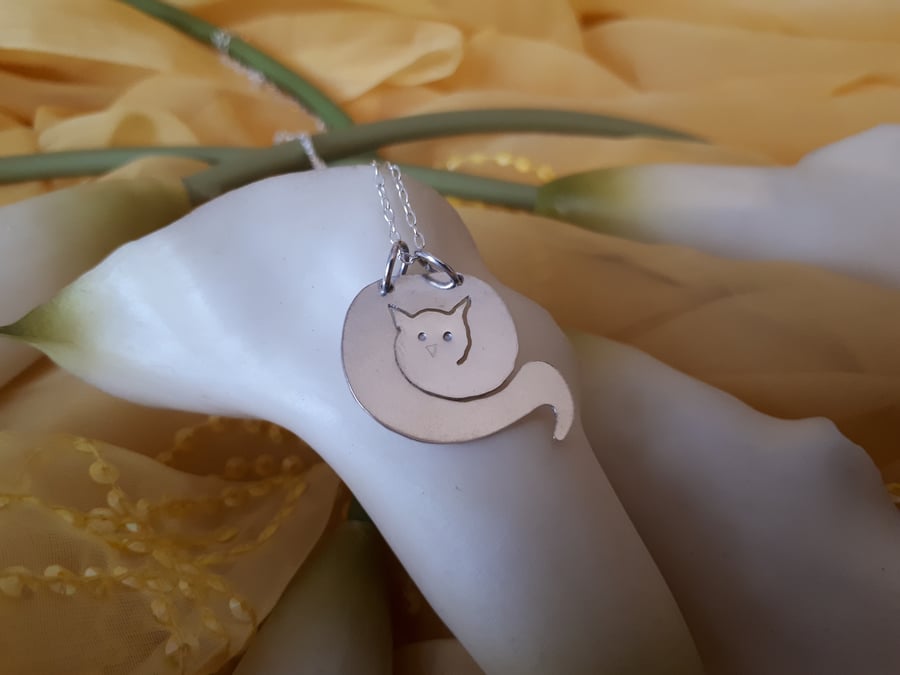 Sterling silver cat spiral necklace