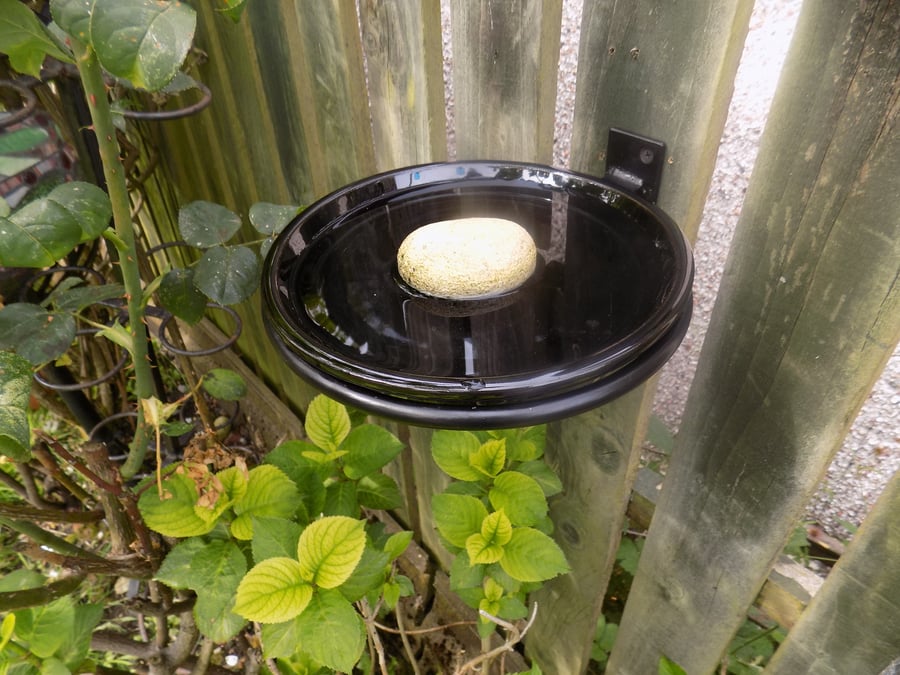 Black Bird Bath ..................................Wall Mount ..Free Fitting Kit.