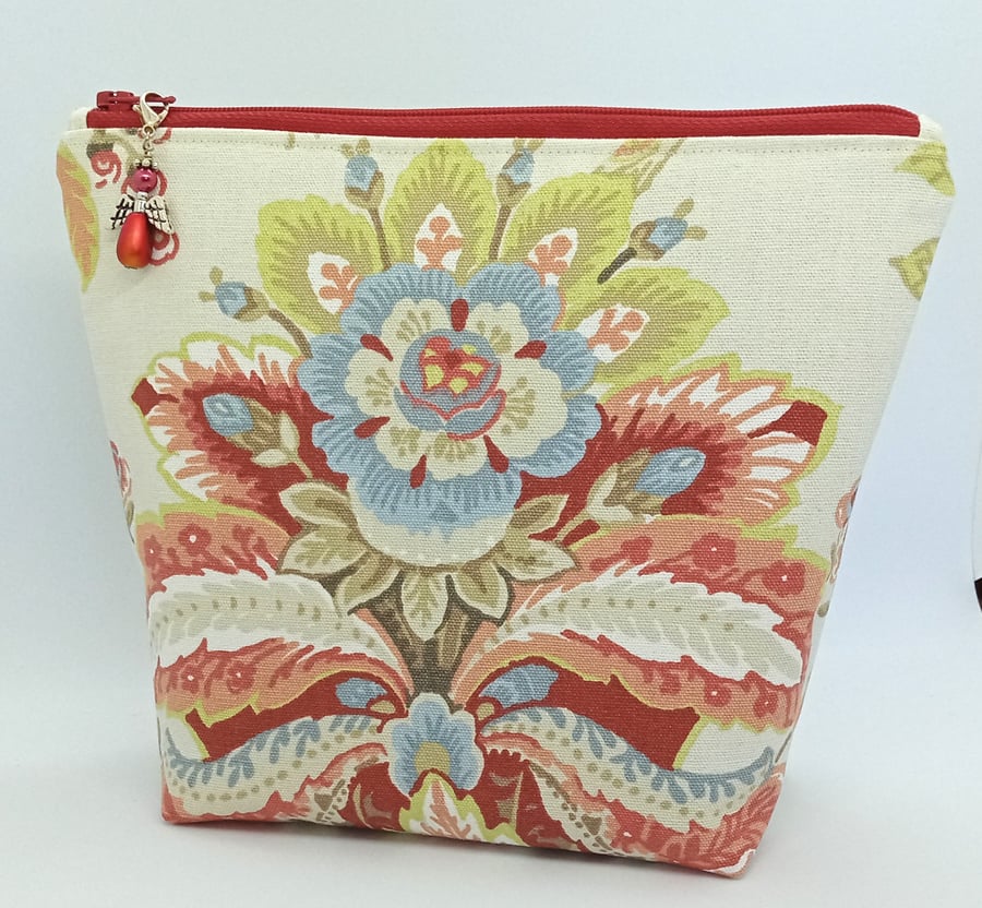 Super sale Make up bag 180E