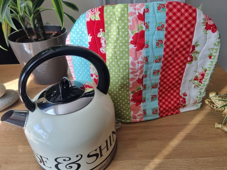 Large quilted patchwork tea cosy.