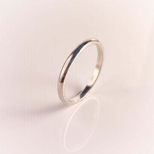 Simple silver polished band ring