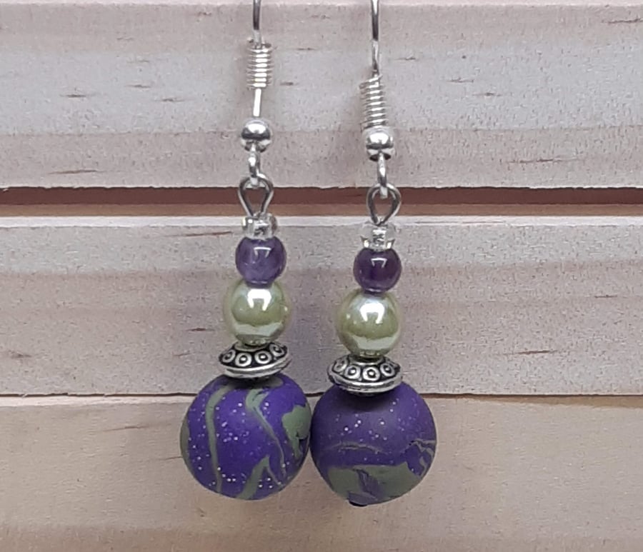 Dangly earrings in sage green and purple