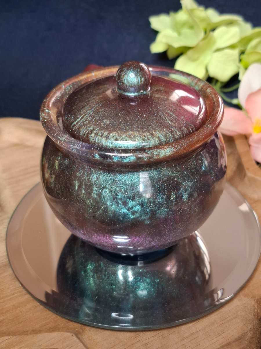Cauldron shaped Chameleon trinket pot 