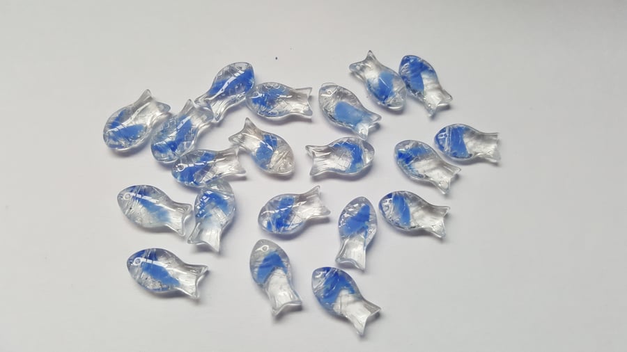 20 x "Colour-Inside" Glass Beads - Fish - 14mm - Blue