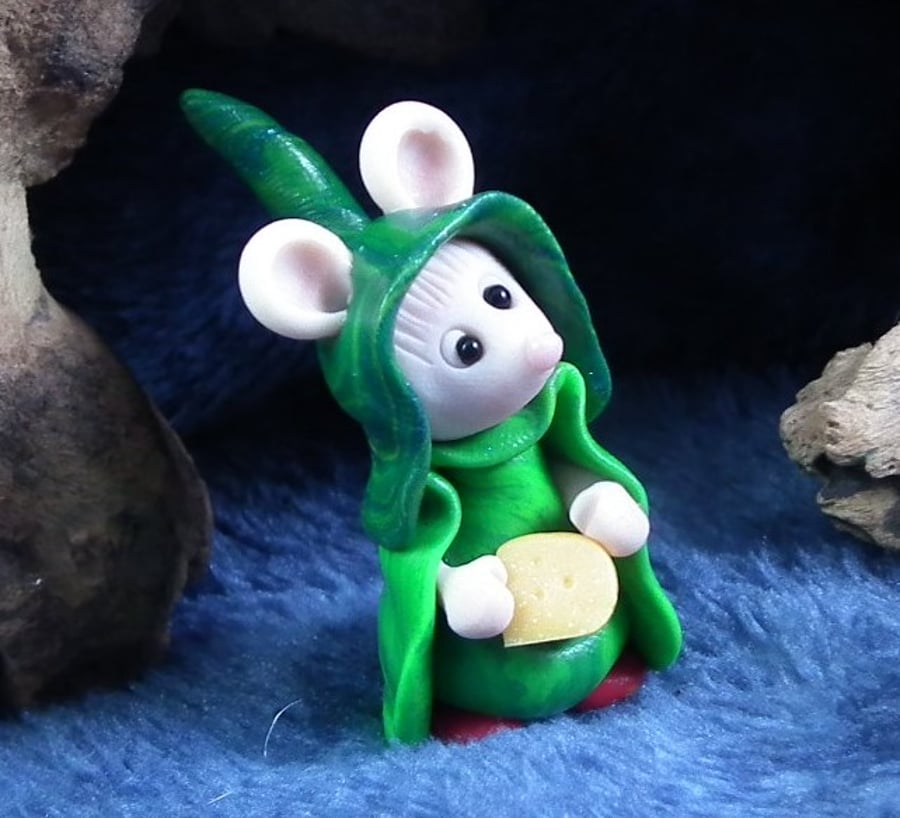 Summer Special ... Downland Mouse 'Dora' with cheese OOAK Sculpt Ann Galvin