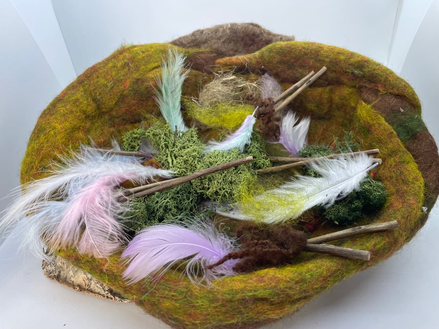 Wet felted Natural look MEDIUM NEST SPRNG Easter decoration gift  HOME