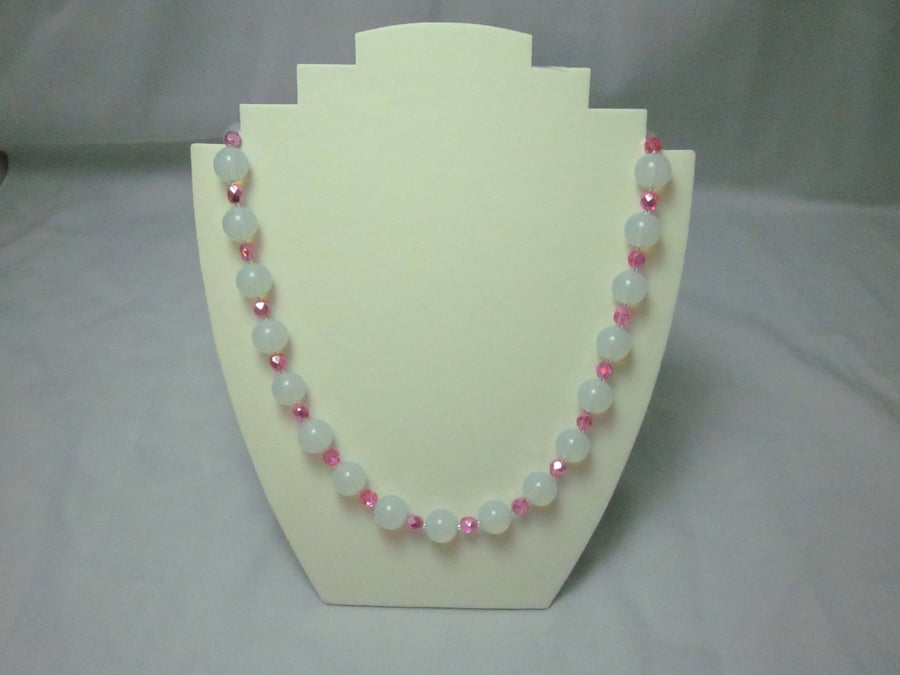 Opal and hot pink glass bead necklace (434)