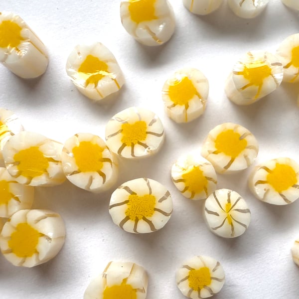 Daisy flower murrini made with Bullseye 90coe glass