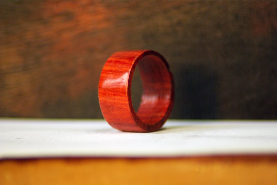 Solid exotic wood ring: Chakte kok