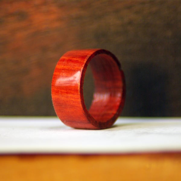 Solid exotic wood ring: Chakte kok