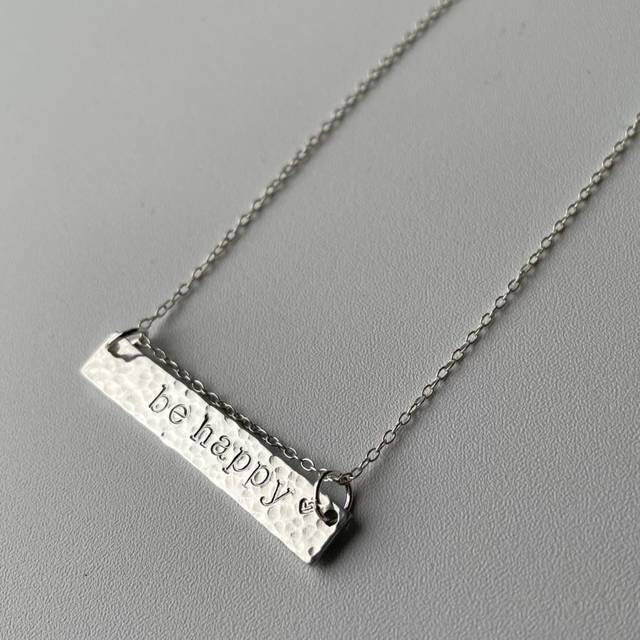 Bar necklace stamped with ‘be happy’