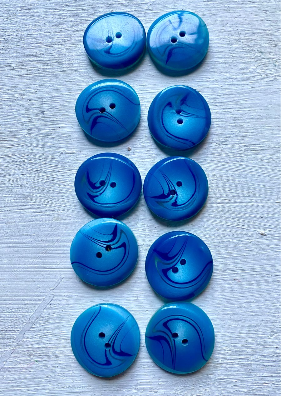Set of 10, 2cm buttons in pretty shades of blue