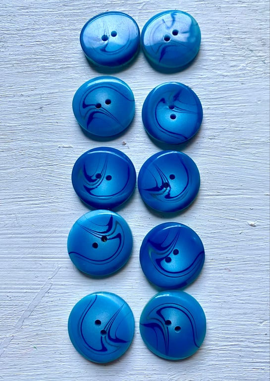 Set of 10, 2cm buttons in pretty shades of blue