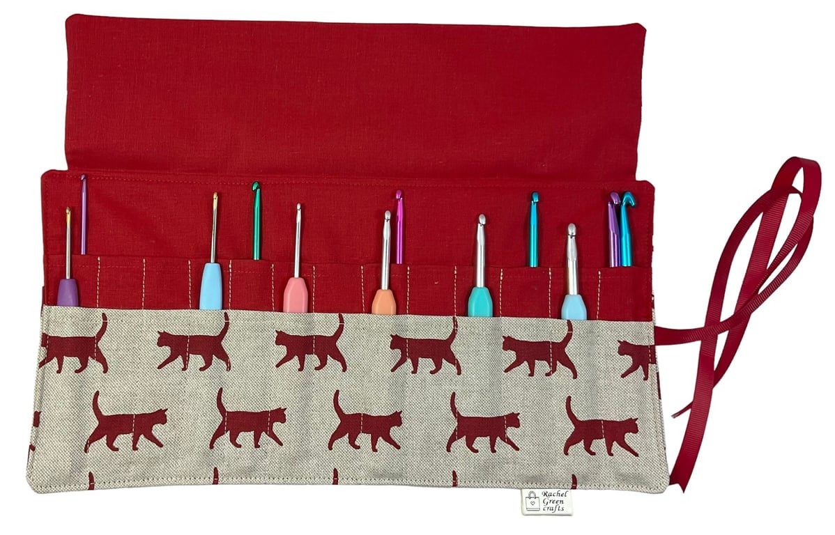 Crochet hook case with cats, Ergonomic hook organiser, roll up short Dpn case, c