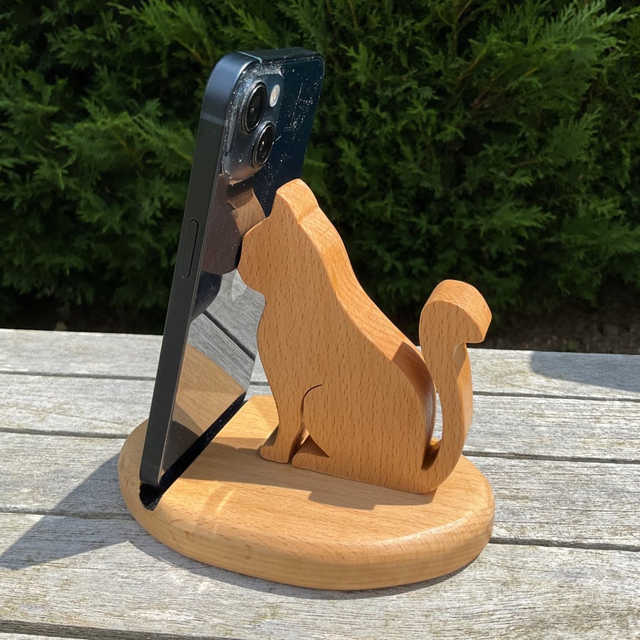 Handcrafted Beech Wood Sitting Cat Phone Stand – Novelty Mobile Holder