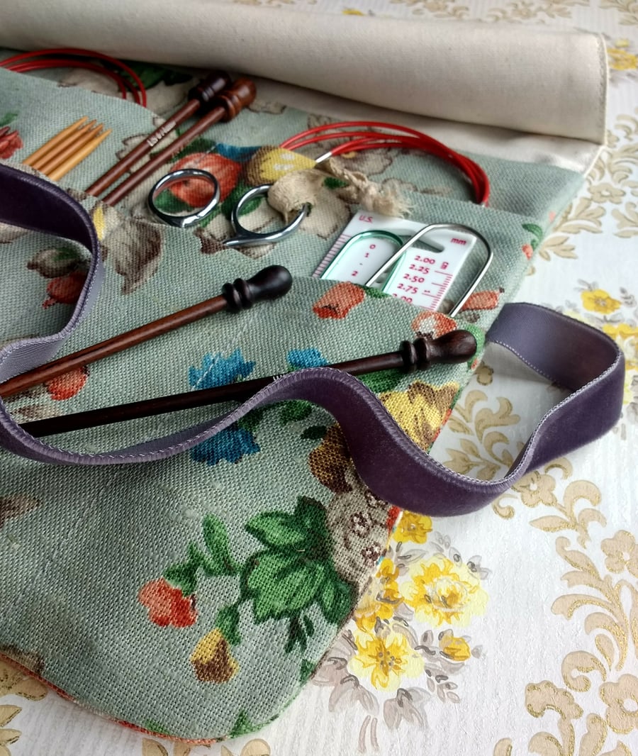 The "Lara" knitting needle travel wrap