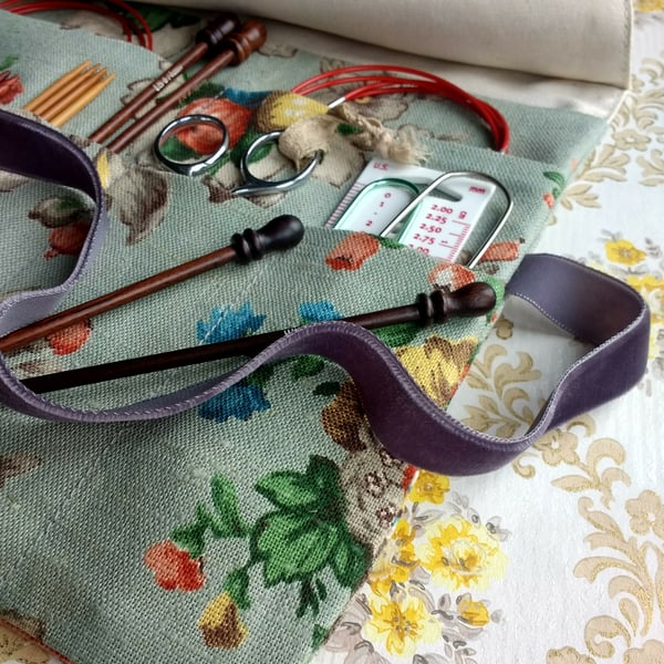 The "Lara" knitting needle travel wrap