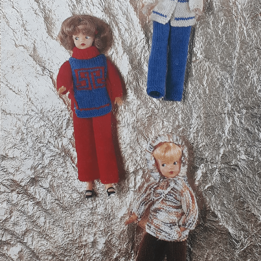 VINTAGE KNITTING PATTERN Teenage Dolls Outfits