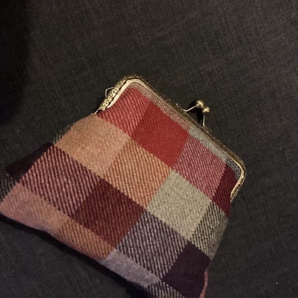 Vintage look - Purple chequered wool clasp purse.