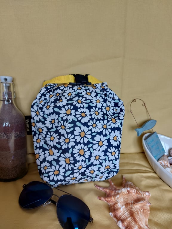 small Daisy print drybag