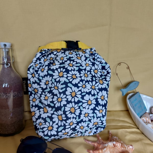 small Daisy print drybag