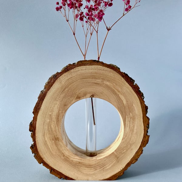 Beautiful, live edge ash vase – for fresh or dried flowers.