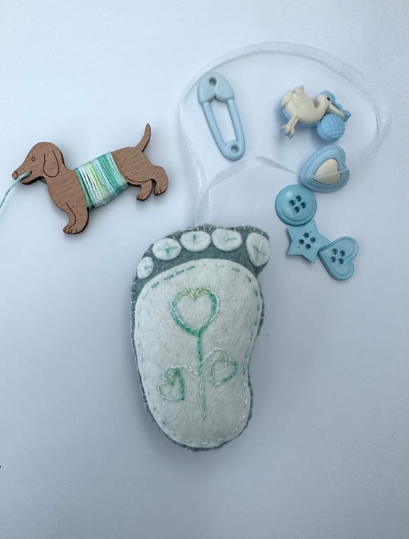 Hanging new baby footprint 3 heart themed embroidered nursery decoration gift