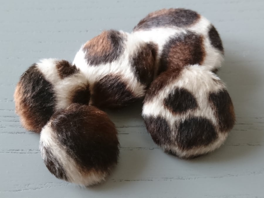 Choice of Pack Sizes Animal Print Faux Fur Fabric Covered Buttons Extra Large