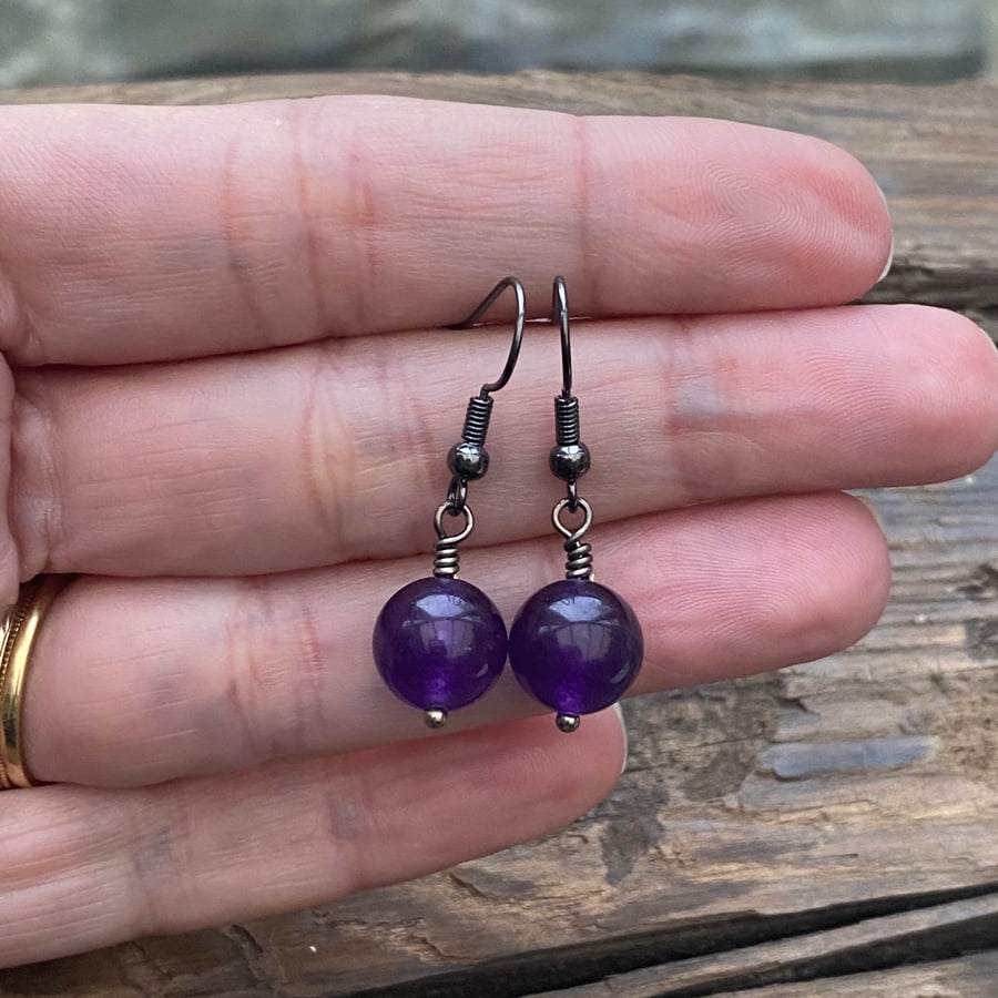 Purple bead earrings. Minimalist earrings. 