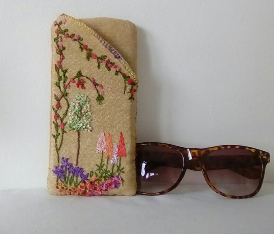 Hand Embroidered glasses Case, Linen Case