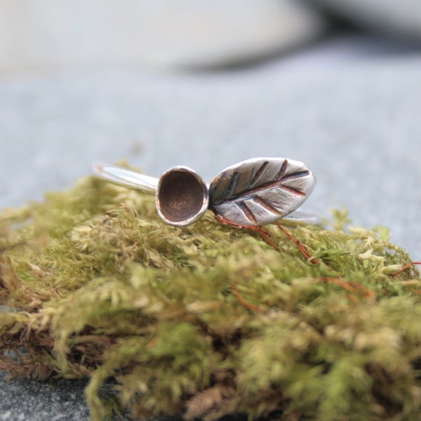 Dainty sterling silver leaf ring