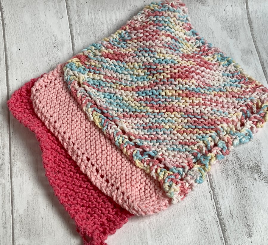 Cotton dishcloths. Pack of three pinks
