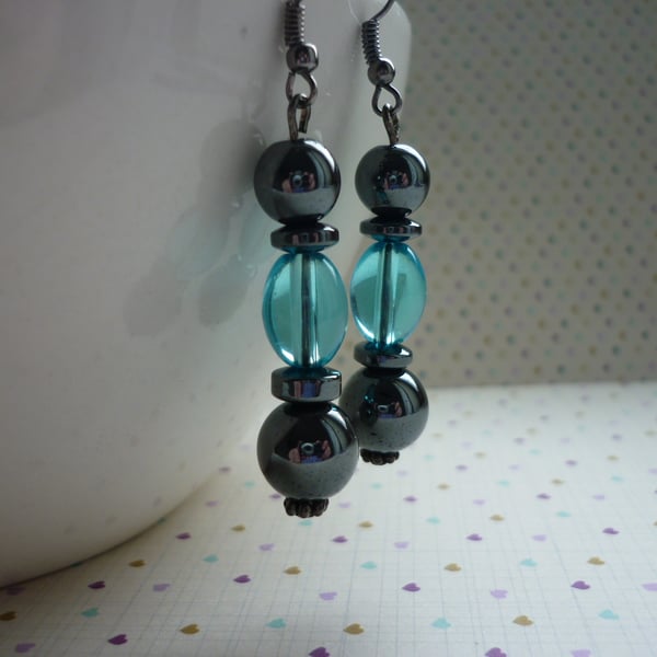 HEMATITE AND AQUA DANGLE EARRINGS.