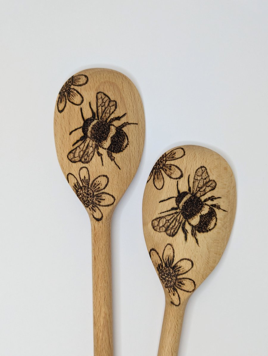 Decorated wooden spoon - bee pyrography, kitchen or baking gift